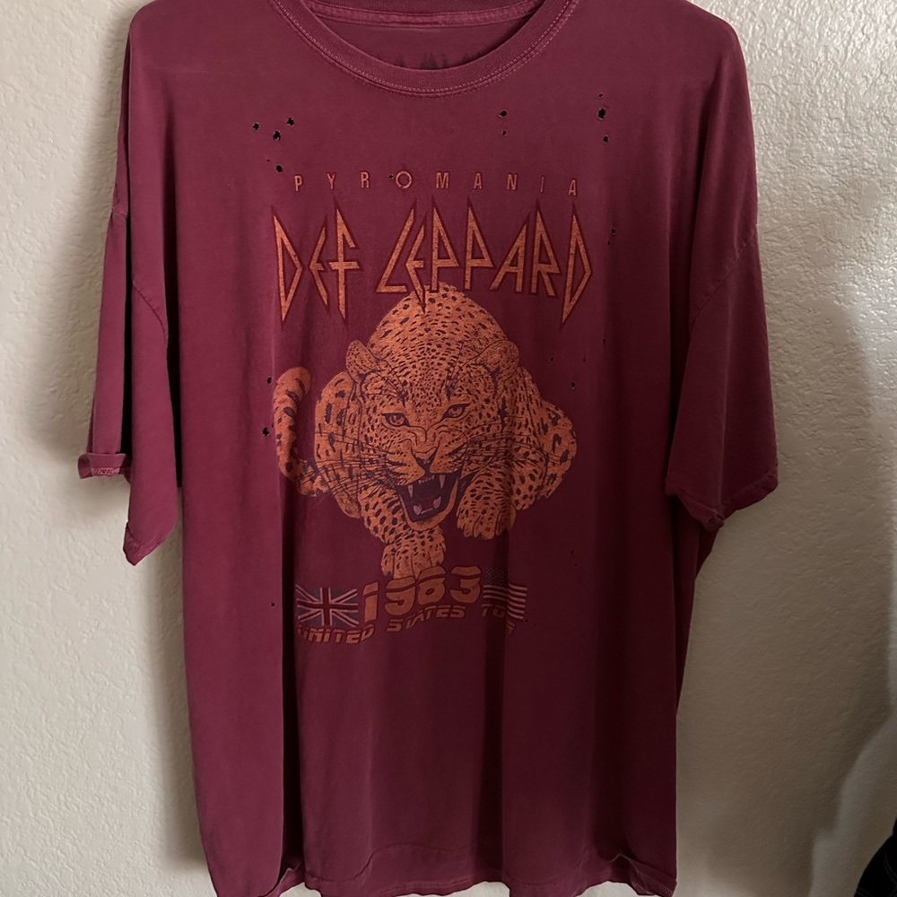 Urban outfitters Graphic Tee Def Leppard Band - M/L/XL